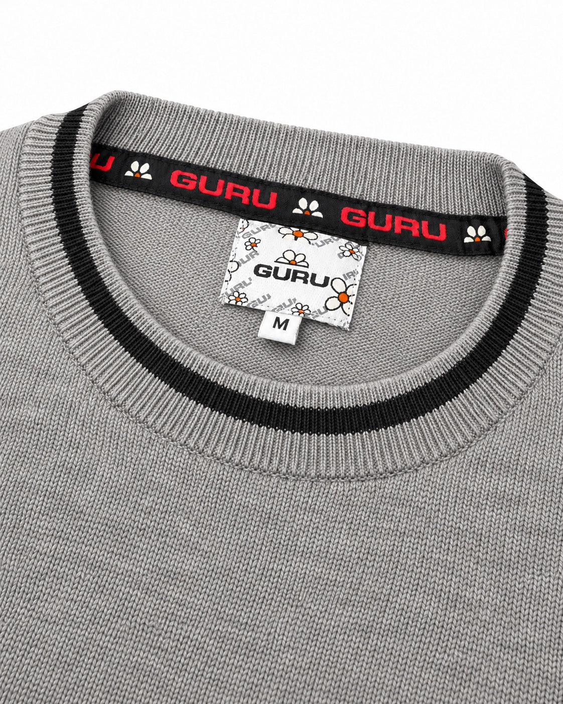 Maglioncino uomo GURU con scollo tondo Grigio: dettaglio girocollo e nastro logato