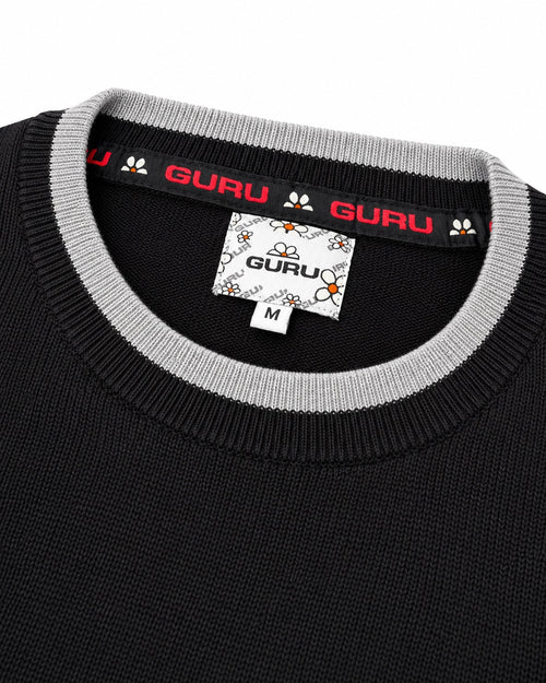 Carica immagine 1 in visualizzazione galleria. Maglioncino uomo GURU con scollo tondo Nero: dettaglio girocollo e nastro logato
