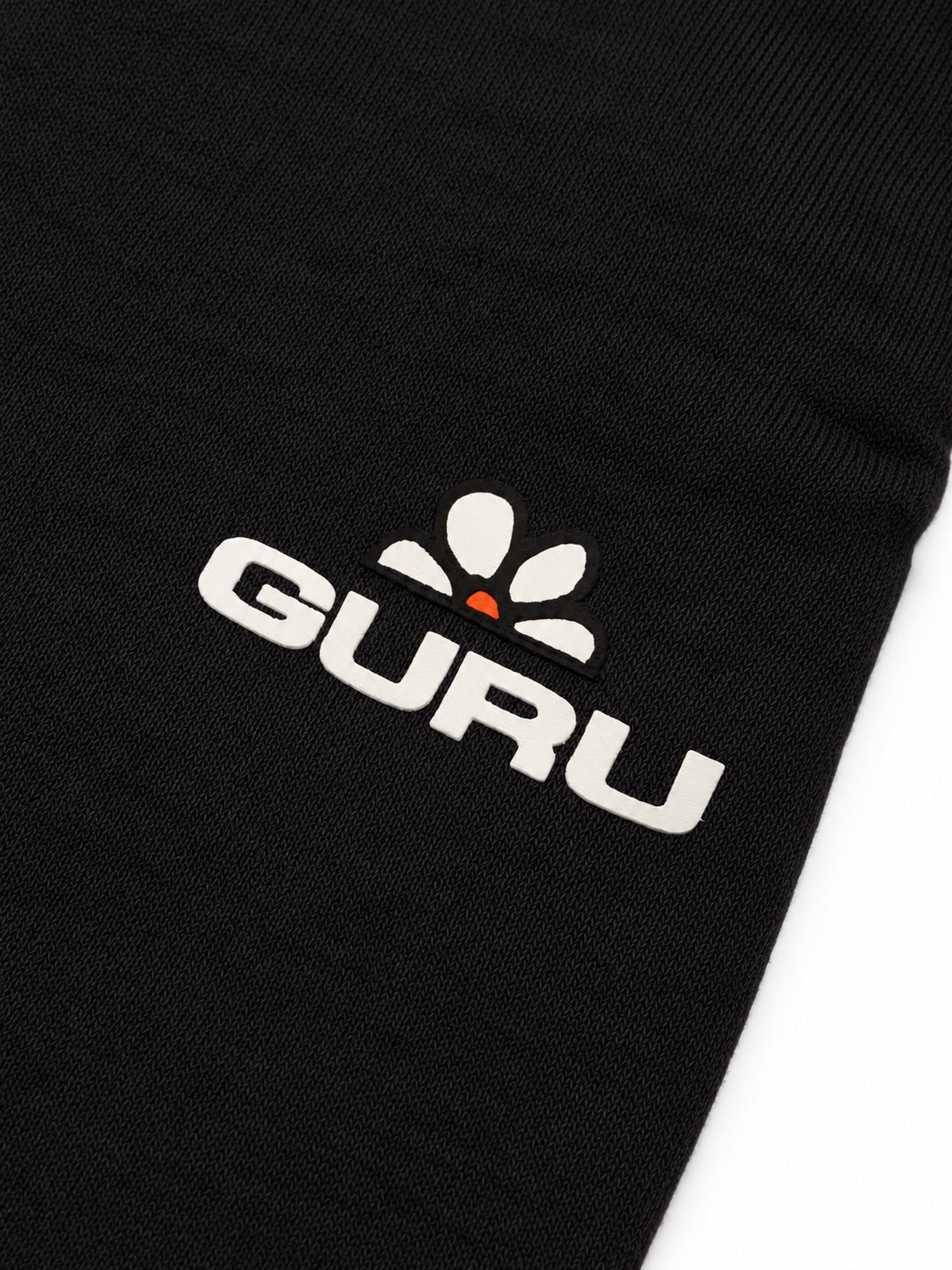 Dettaglio logo GURU pantalone donna in felpa garzata nero