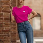 T-shirt donna con margherita ricamata