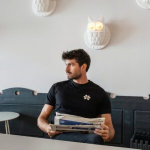 T-shirt homme avec marguerite brodée